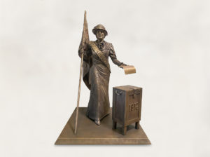 Photo of the Frances Munds Suffrage Statue